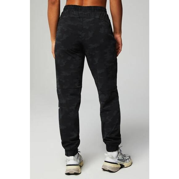 New Fabletics The One Jogger Women's Tonal Camo size M - Picture 2 of 12